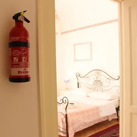 ベッド・アンド・ブレックファスト Bed&book Palazzo Cutelli 3*