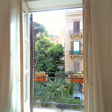 Bed&book Palazzo Cutelli 3* パレルモ